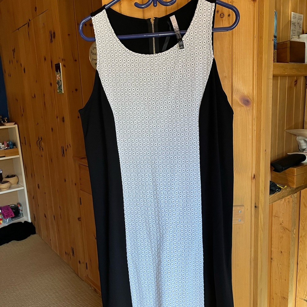 Kensie Black and White Patterned Midi Dress